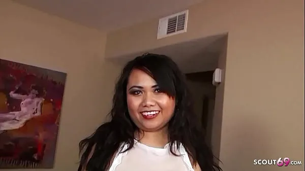 Κλιπ μονάδας δίσκου HD Midget Latina Maid seduce to Rough MMF Threesome Fuck