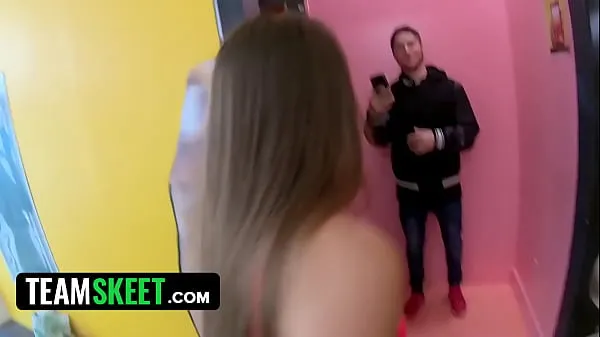 Posnetki pogona HD TeamSkeet - Big Assed Latina Babe In Tiny Denim Shorts Gia Derza Twerking On Huge Cock