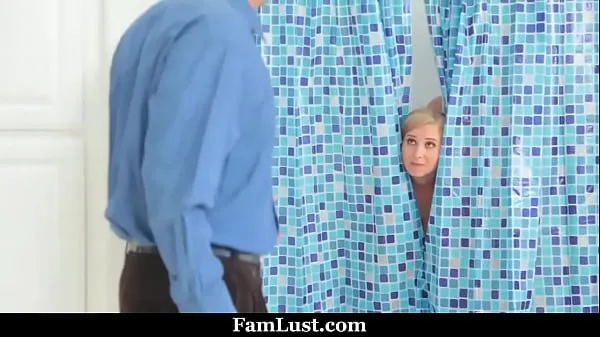 Dysk HD Stepmom in Shower Thought it Was Her Husband's Dick Until She Finds Out Stepson is Behind The Curtains - Famlust Klipy