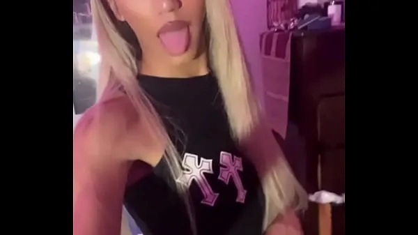 HD Sexy Crossdressing Teen Femboy Flashes Her Ass-drevklip