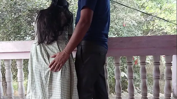 HD-Desi girl did dirty work with her college teacher sitting on swing-asemaleikkeet