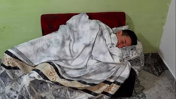 HD My stepmother finds me resting on the sofa and takes me to bed to fuck meghajtó klipek