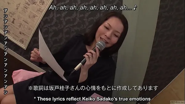 HD Mature Japanese wife sings naughty karaoke and has sex-drevklip