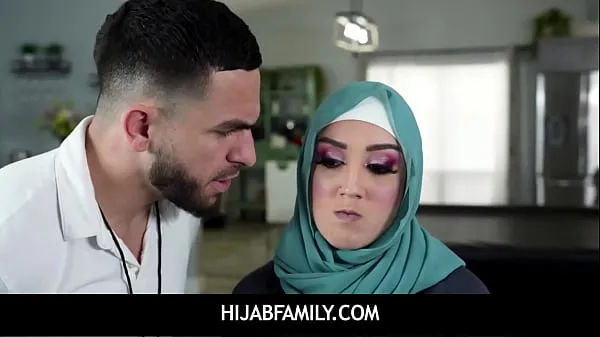 HD HijabFamily - сексуальную малышку трахнул ее тренер по спортзалу - Violet Gemsдисковые клипы