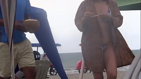 HD I enjoy a huge cock on the beach after flashing myself, he licks my hairy pussy and gives me a huge cumshot schijfclips