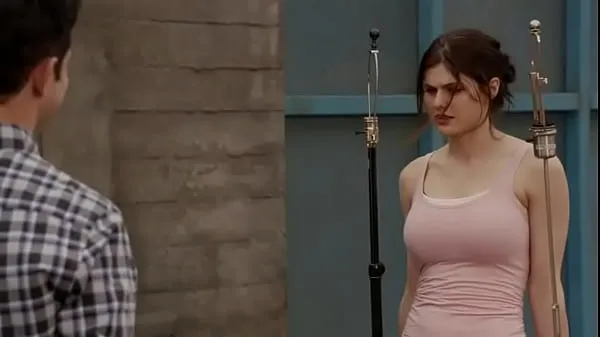 Klip berkendara Alexandra Daddario - New Girl HD