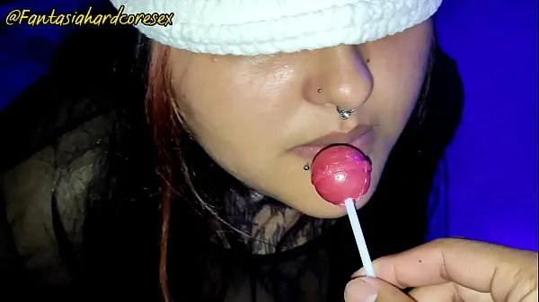 HD Guess the flavor with alison gonzalez lollipop or penis she decides to suck both of them without knowing it homemade pov in spanish-drevklip