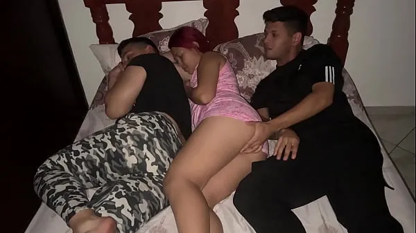 HD-I don't like sharing a bed with my girlfriend's best friend because I feel like he fucks her next to my NTR-asemaleikkeet