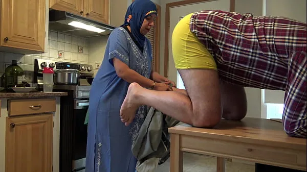 HD British Delivery Boy Gets Rimjob From Arab Milf schijfclips