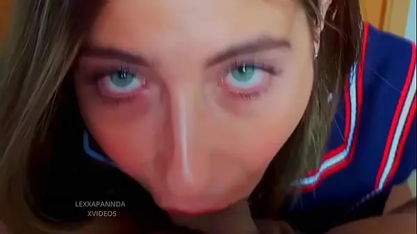 HD girl with incredible eyes sucks my dick and I cum in her eyes-stasjonsklipp
