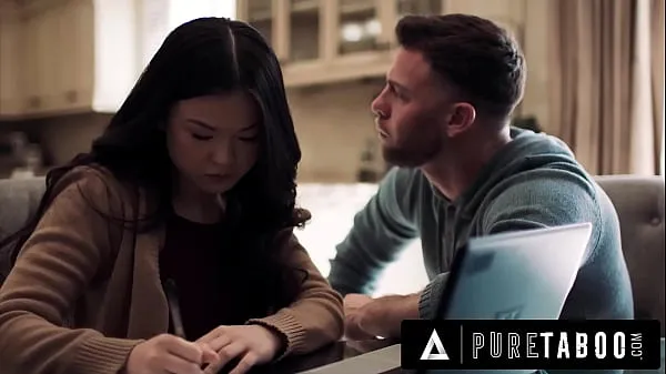 Κλιπ μονάδας δίσκου HD PURE TABOO Lulu Chu's Pervy Roommate Uses Slimthick Vic To Seduce Her Into A Threesome FULL SCENE