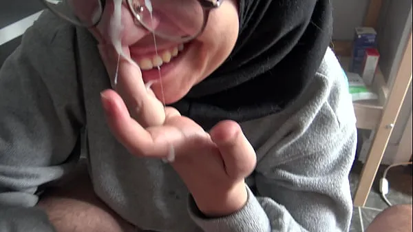 HD A Muslim girl is disturbed when she sees her teachers big French cock schijfclips