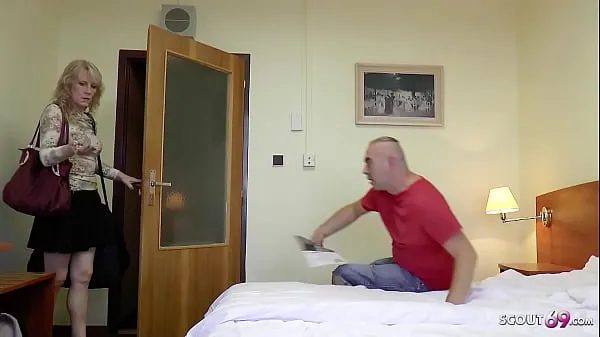 HD Old saggy Tits Mature Pickup for Cheating Fuck in Hotel with Young Guy sürücü Klipleri