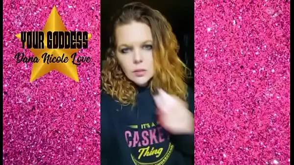 Klipy z jednotky HD Ms. Dana Nicole caters to your smoking fetish