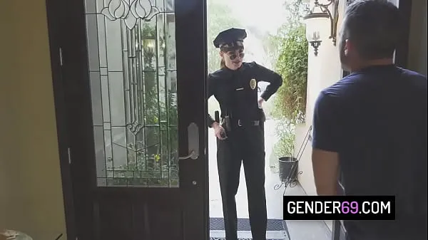 HD Hot shemale police officer Natalie Mars gets barebacked by a offender meghajtó klipek
