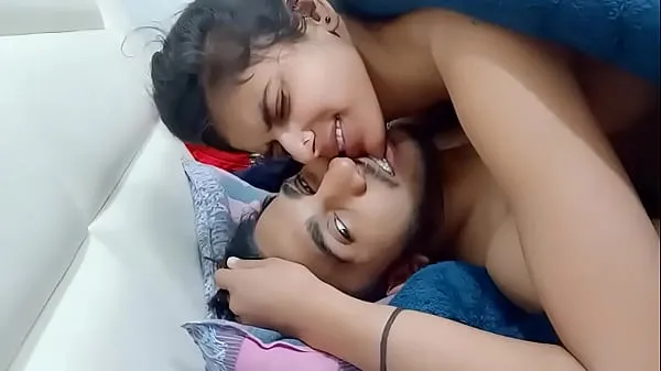高清Desi Indian cute girl sex and kissing in morning when alone at home驱动器剪辑