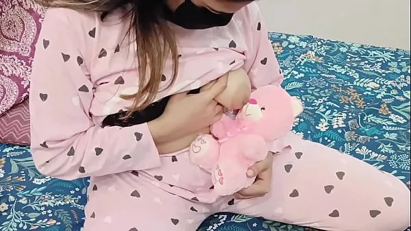 HD Desi Stepdaughter Playing With Her Favourite Toy Teddy Bear But Her Stepdad Looking To Fuck Her Pussy-stasjonsklipp