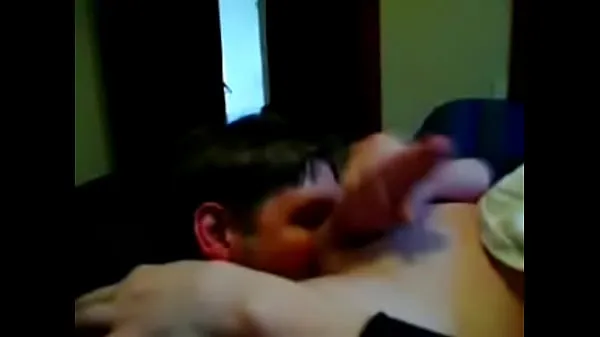 HD Homemade video of a cute young guy worshipping cock & balls-stasjonsklipp
